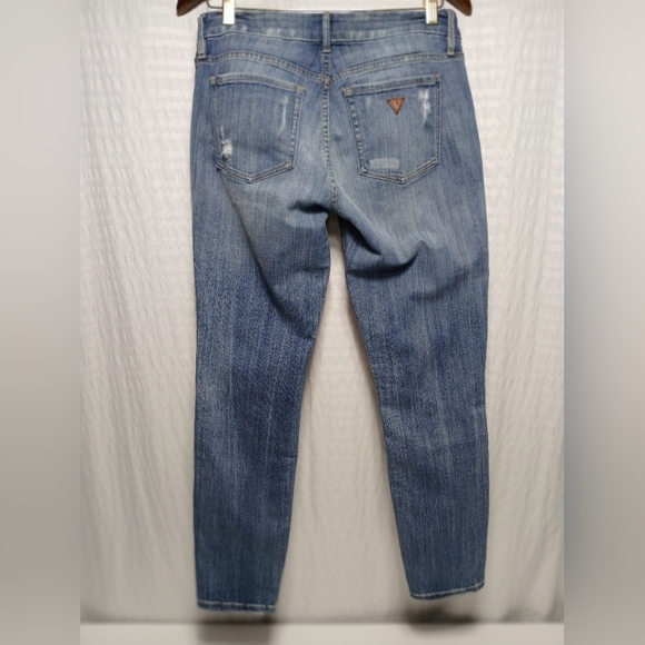 Ladies Guess Power Curvy Midrise Jeans. Size 30 NWT - Picture 2 of 7